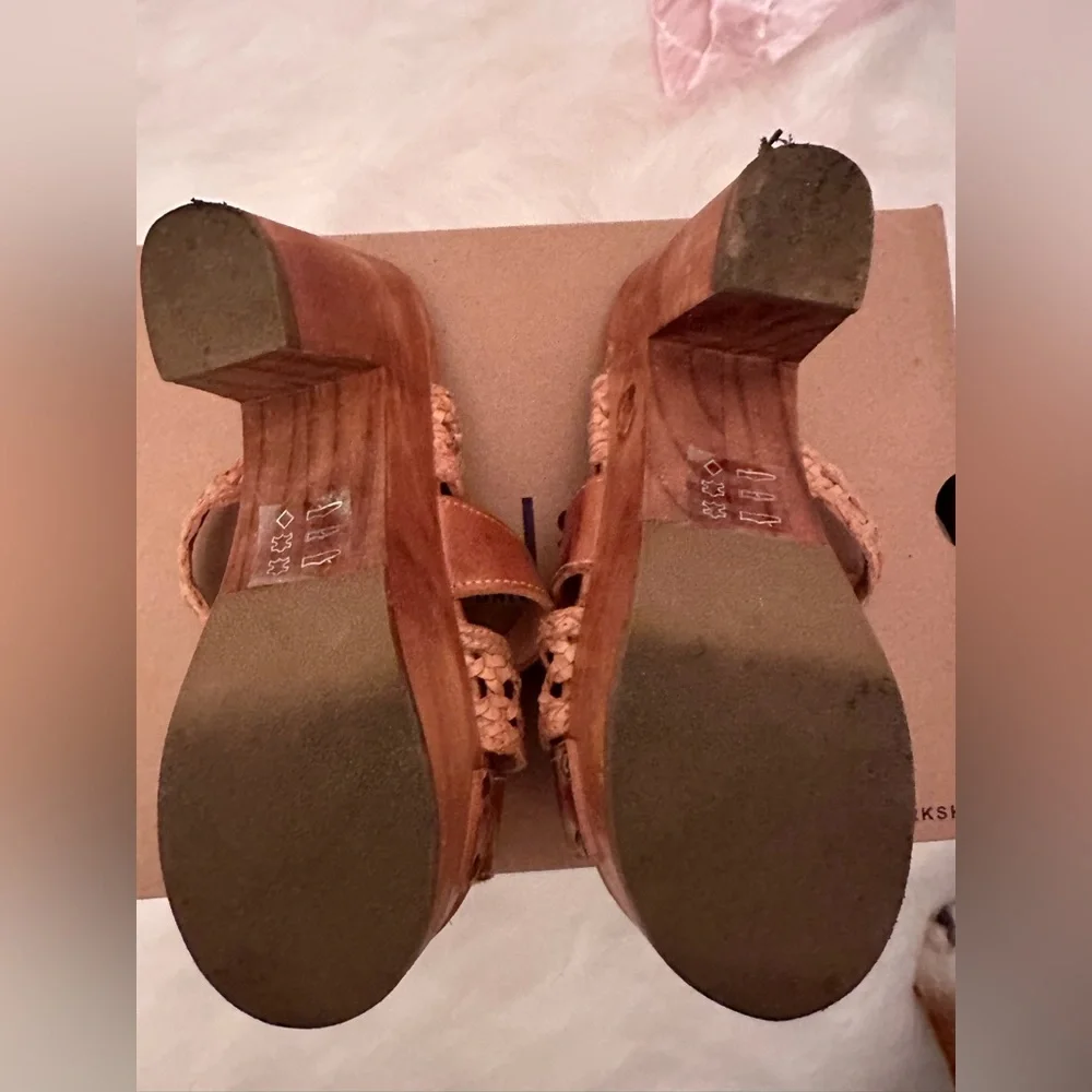 Clogs - Picture 7 of 7